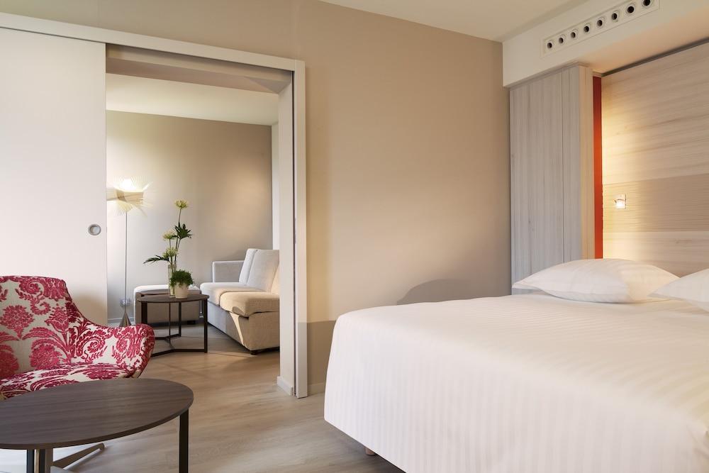 Oceania Ferrand Hotel
